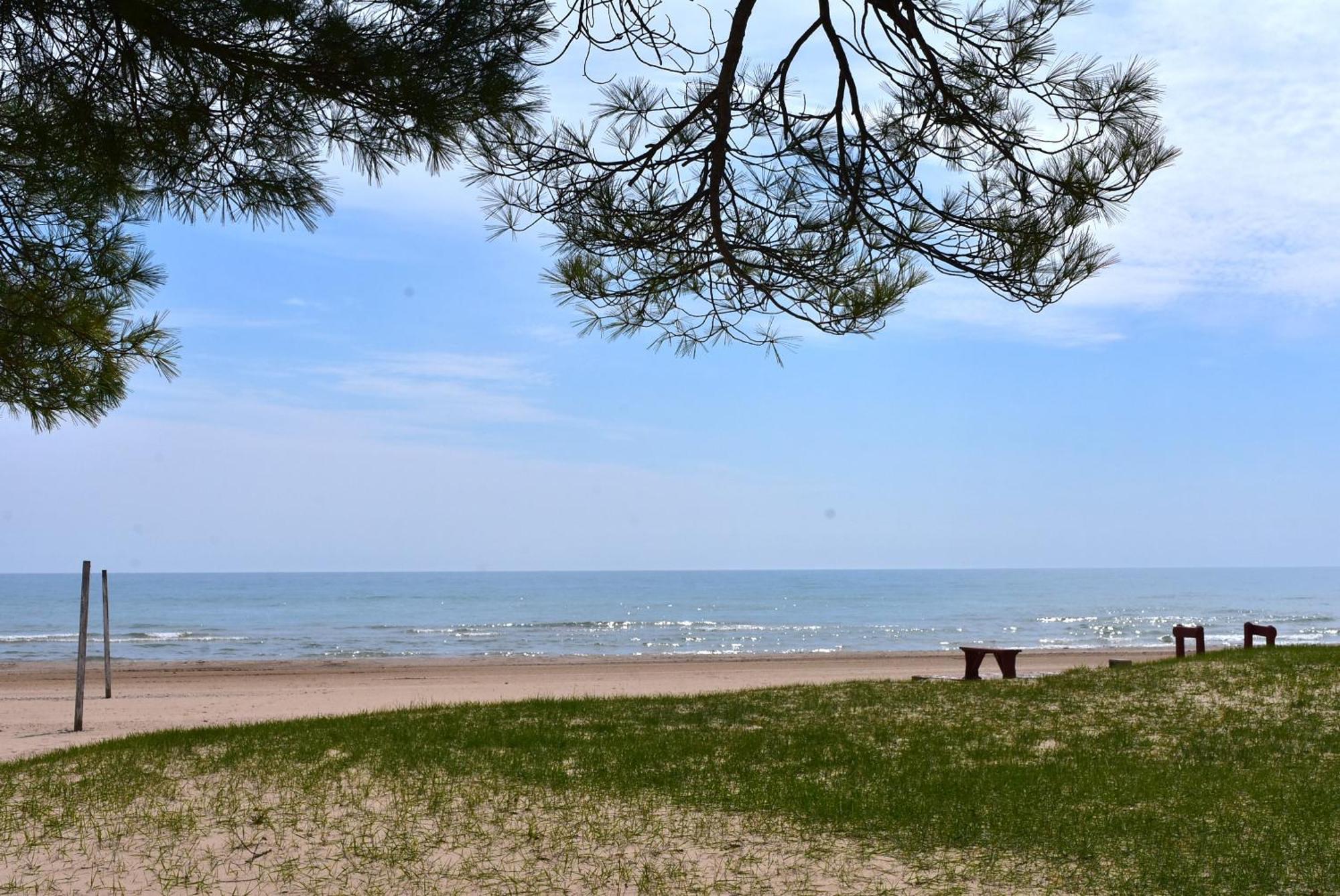 Sunrise Beach Oscoda @ Surfside 外观 照片